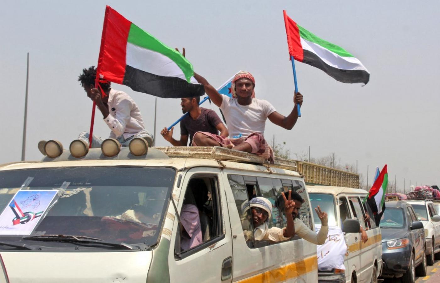 الإمارات لها حضور قوي باليمن رغم مزاعم انسحابها.. فهل يطولها “غضب واشنطن” الذي يلاحق السعودية؟