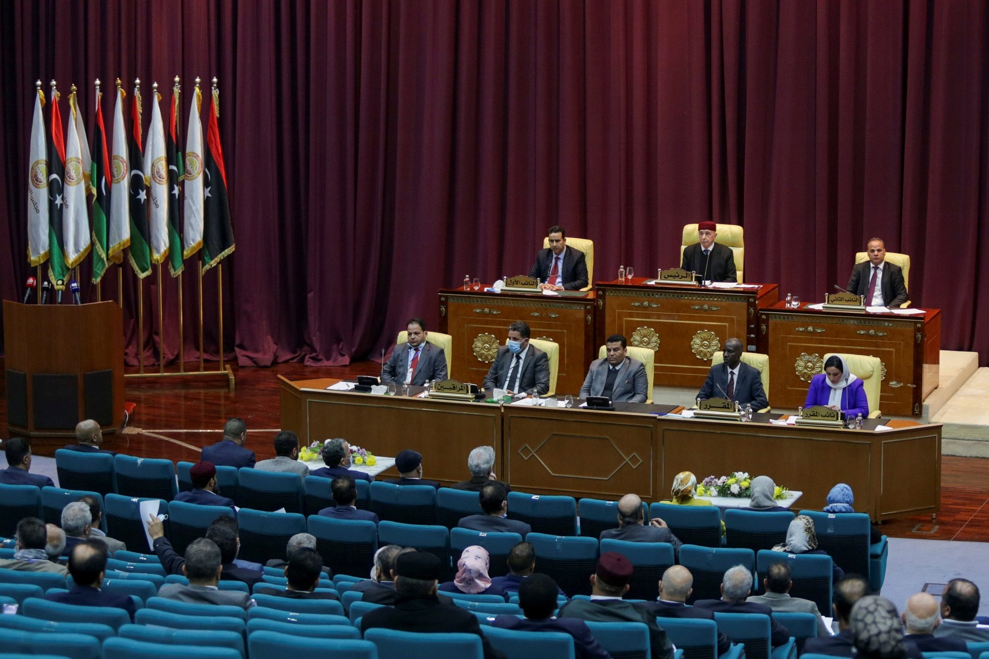 زلة لسان نائب رئيس الحكومة الليبية خلال أدائه اليمين تثير صخب البرلمان.. أقسم بعهد القذافي!