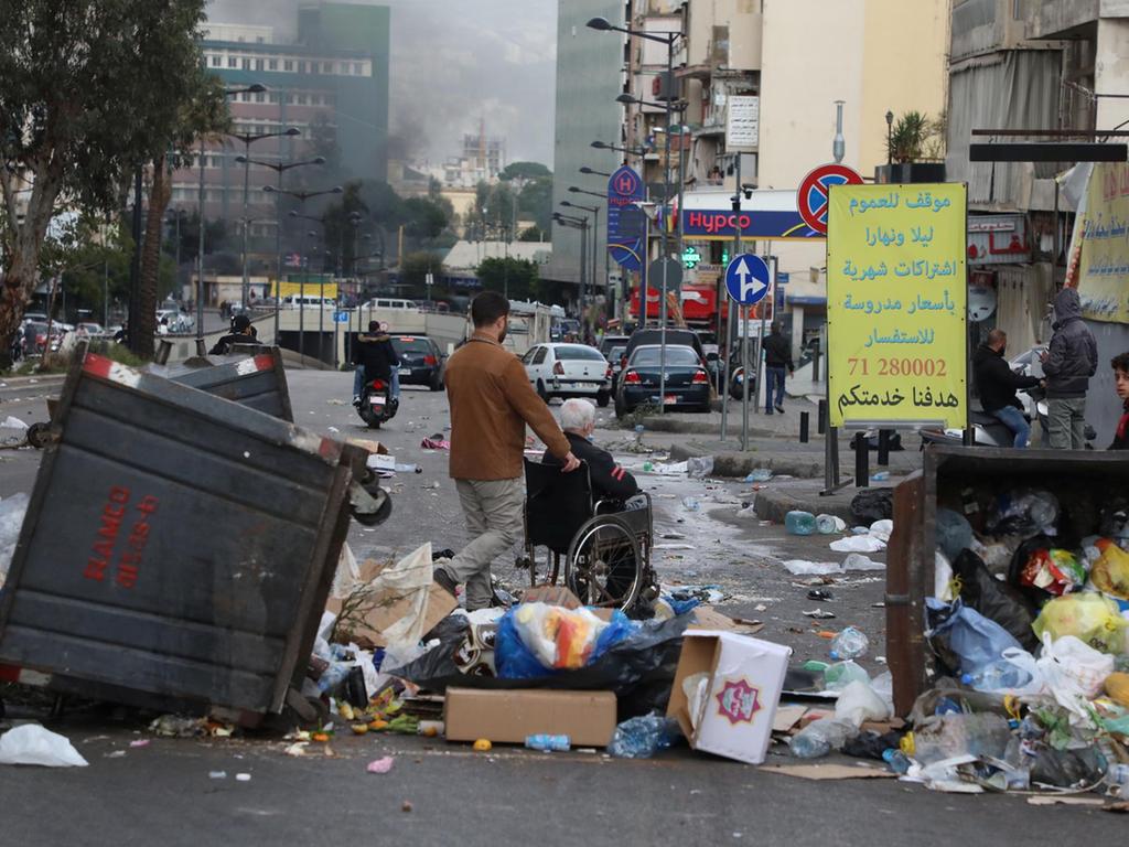 يطبخون العِظام ويتقاتلون على العدس.. لبنان ينهار غذائياً وأكثر من نصف السكان أصبحوا فقراء