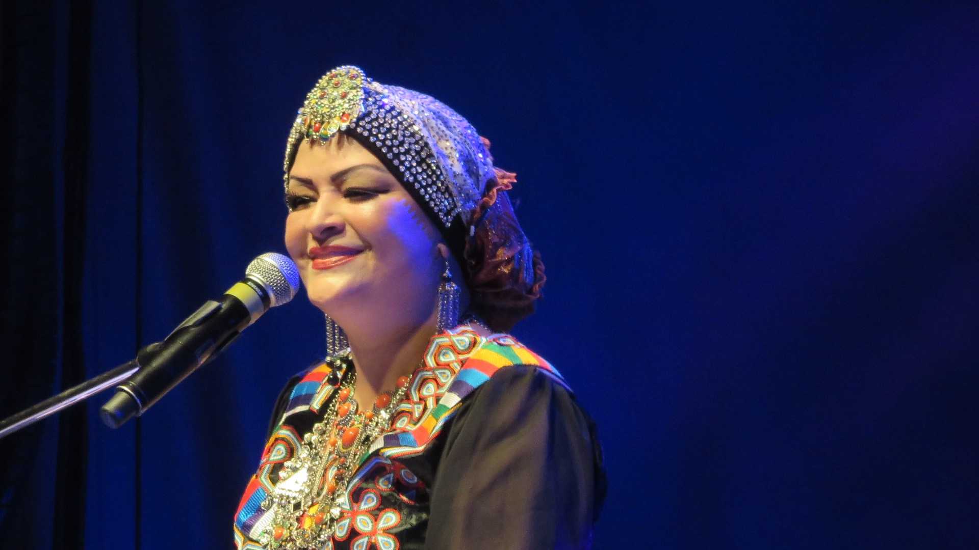 شقيقة المغنية “فلة”.. وفاة الفنانة الجزائرية نعيمة عبابسة، رائدة الأغنية الشعبية الجزائرية