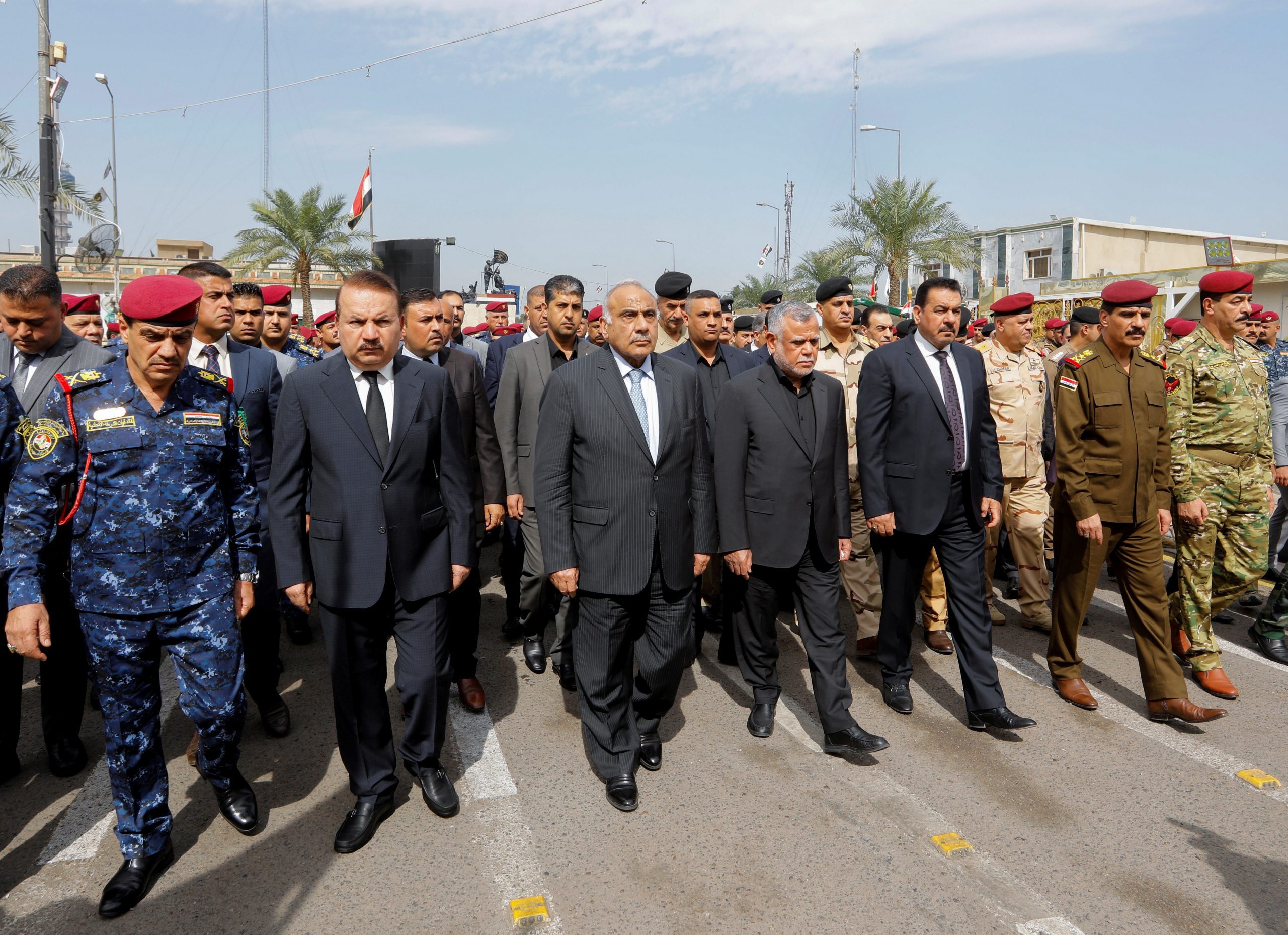 عراقيون يسجلون أول دعوى قضائية ضد رئيس وزرائهم السابق.. عادل عبدالمهدي متهم بجرائم “ضد الإنسانية”