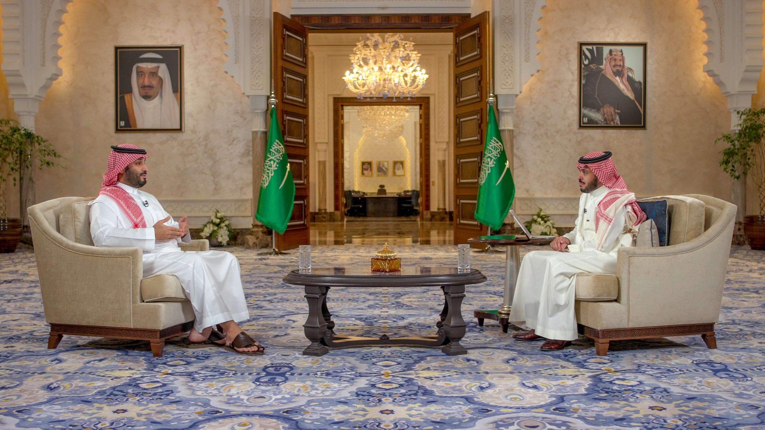 ولي العهد السعودي محمد بن سلمان كشف عن خطة لبيع المزيد من أسهم عملاق النفط "أرامكو"