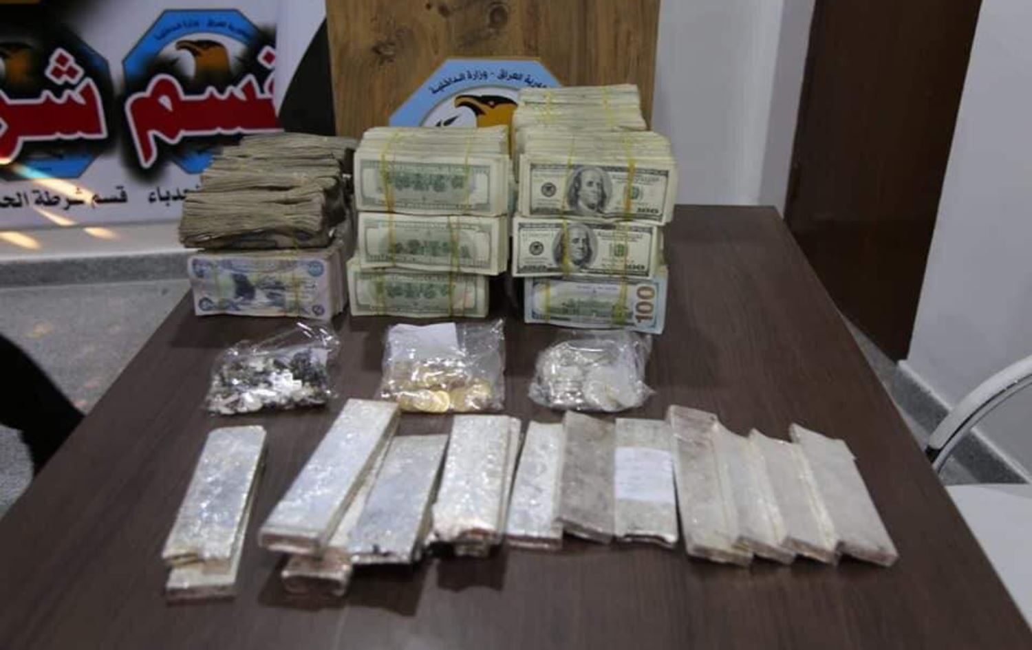 الشرطة العراقية  تعثر على “كنز ثمين” يعود لداعش.. مبالغ مالية وقطع ذهبية وفضية تقدر بمليوني دولار