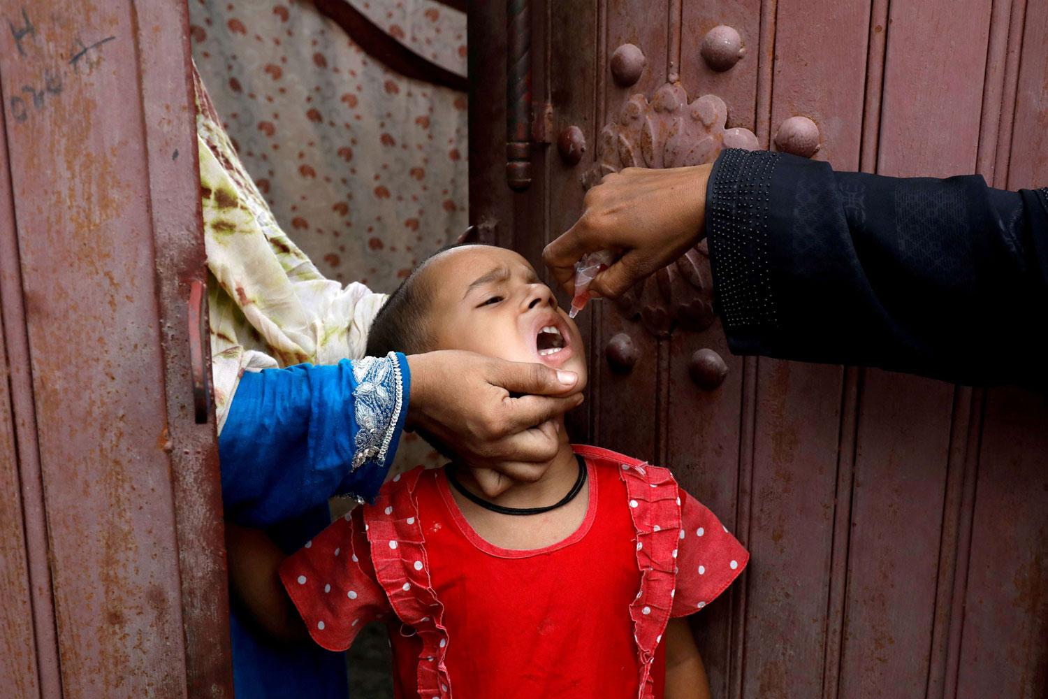 شلل الأطفال يهاجم السودان من جديد.. كيف أعاد “كوفيد 19” الحياة لأمراض وبائية خطيرة في البلاد