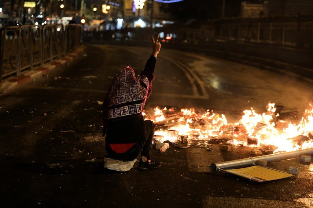 مواجهات واعتقالات واسعة بالقدس بين فلسطينيين وجنود الاحتلال.. مظاهرات تضامن بالضفة وغزة ولبنان