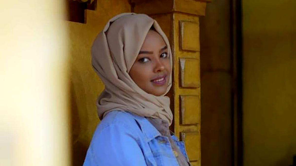 عارضة أزياء يمنية الحوثيين
