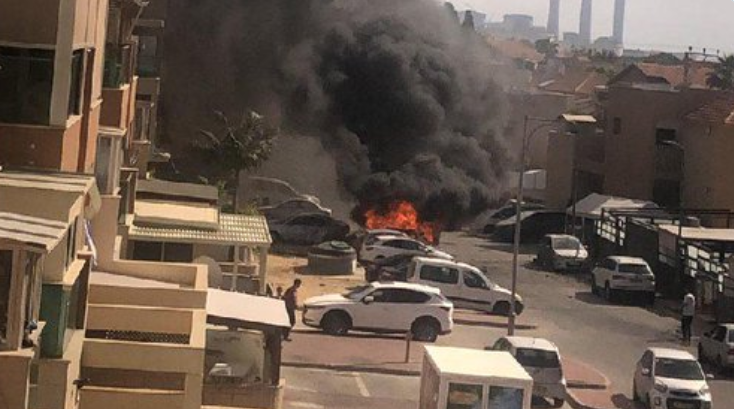 صواريخ المقاومة تشعل عسقلان المحتلة.. مستوطنون يوثّقون لحظة سقوط القذائف على المدينة (فيديو)