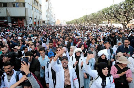 محاكمات الدولة لمناضلي تنسيقية “التعاقد” في المغرب.. مَن سيحاكم الآخر؟