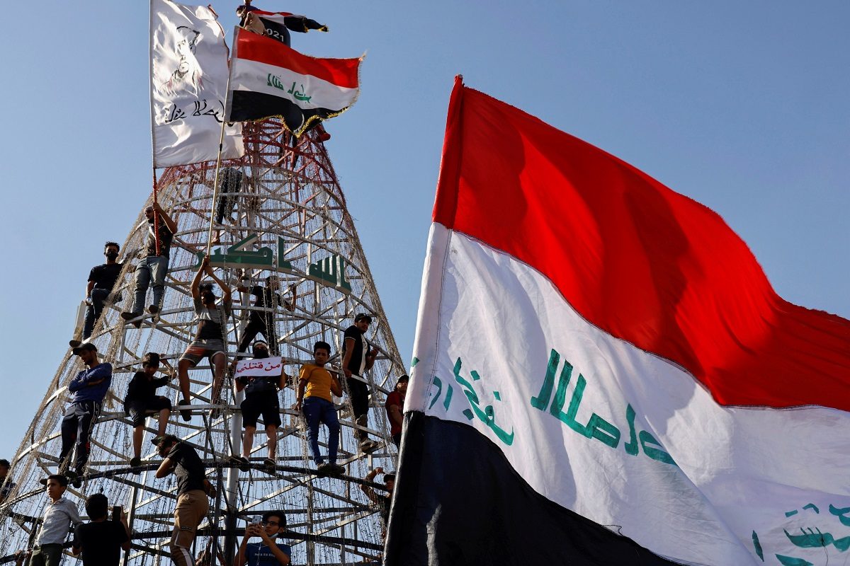 العراق يستدعي 100 ضابط وعنصر أمن للتحقيق في مقتل متظاهرين.. بينهم قادة برتبة لواء