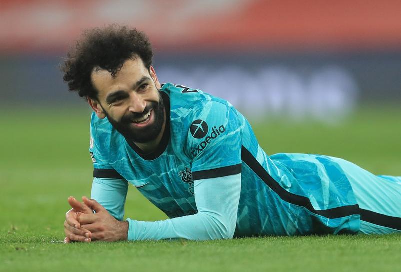 بعد الانتقادات التي طالته بسبب صمته، محمد صلاح يعيد نشر صورة قديمة له في الأقصى