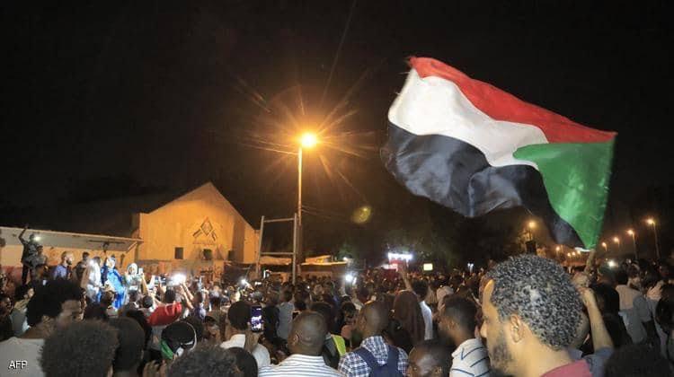 إفطار لإحياء ذكرى اعتصام القيادة يتحول لعزاء.. قتلى وجرحى في تفريق مظاهرات بالسودان