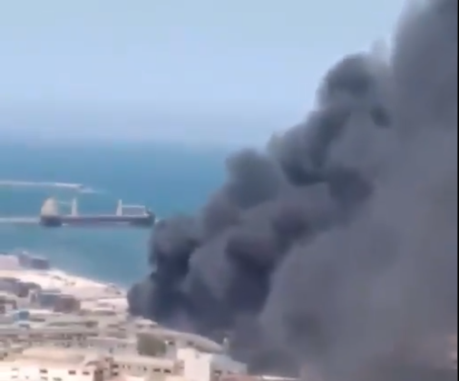 حريق مهول في ميناء الجزائر يثير هلع سكان العاصمة.. زيوت تسببت في اندلاعه (فيديو)