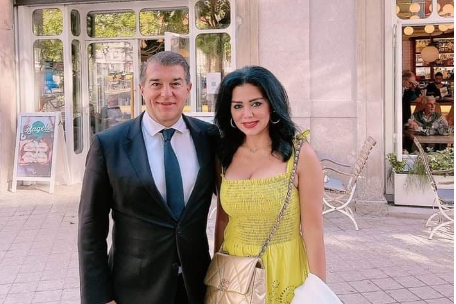 صور الفنانة المصرية رانيا يوسف مع رئيس برشلونة تثير جدلاً واسعاً.. وصفته بـ”أجمد رئيس نادي” (صور)