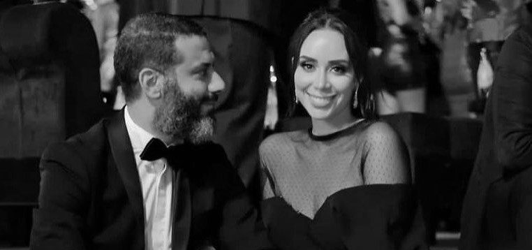 زفاف “مختلف” و”بسيط” للفنان المصري محمد فراج والفنانة بسنت شوقي.. دخلا الحفل على “دراجة”