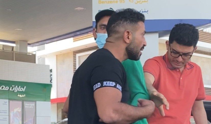 الفنان أحمد سعد يصفع أحد الشباب بـ”القلم” في محطة بنزين.. نشطاء بمواقع التواصل وثقوا الحادث