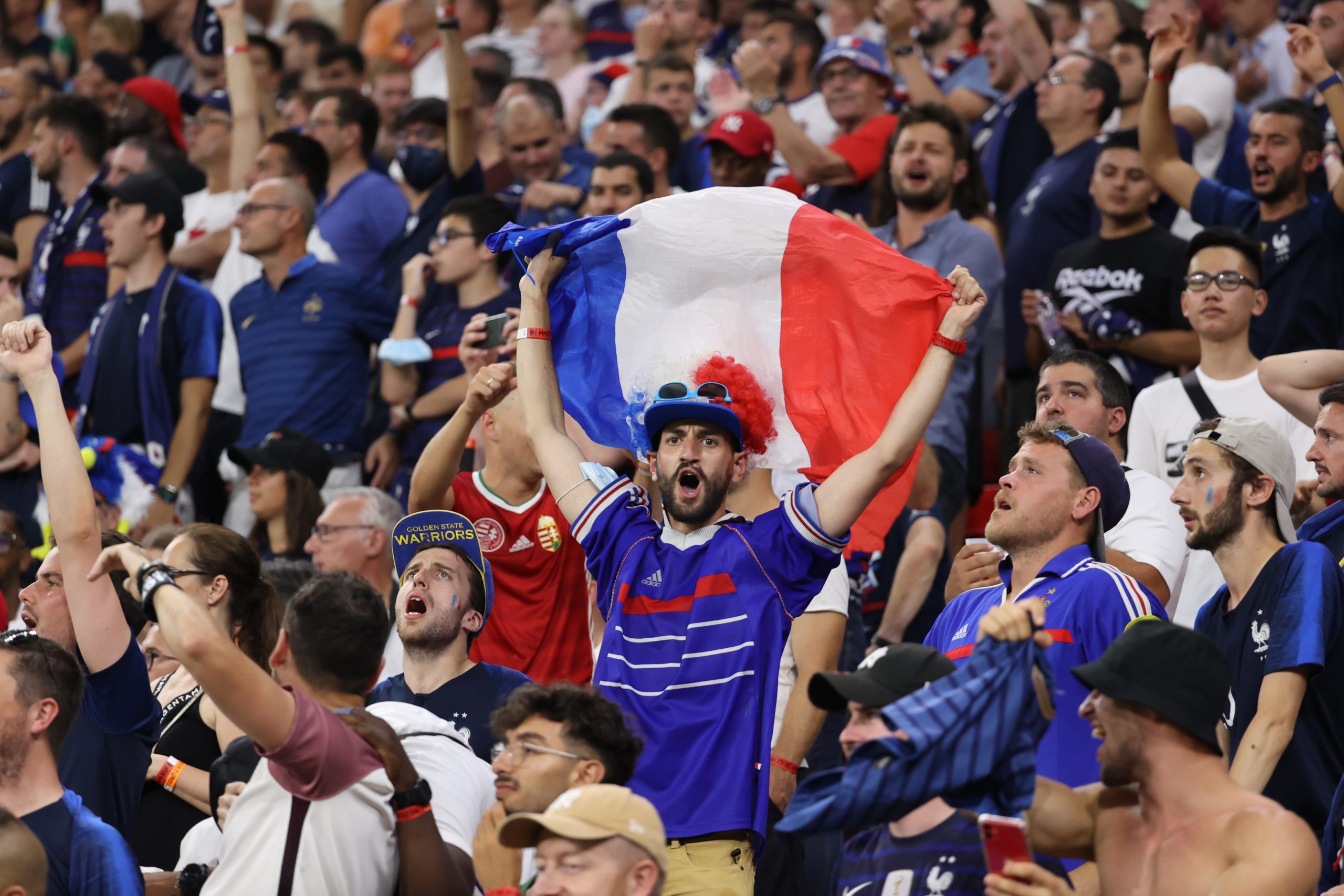 جماهير فرنسية خلال مباريات يورو 2020 (رويترز)