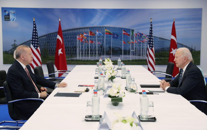 الرئيس التركي رجب طيب أردوغان مجتمعاً مع نظيره الأمريكي جو بايدن