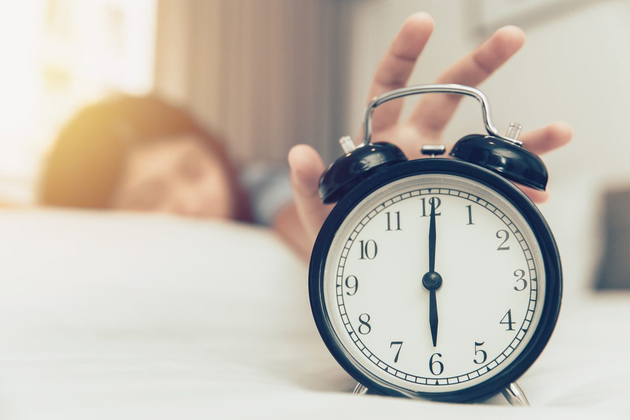 لماذا نكره صوت المنبه وكيف بإمكانه التأثير على مستوى شعورنا باليقظة والنشاط خلال اليوم؟