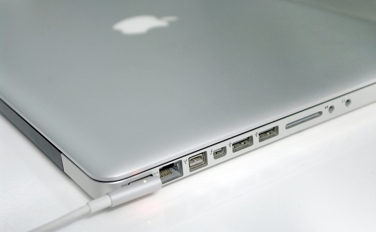 كيفية التحقق من عمر بطارية جهاز Mac