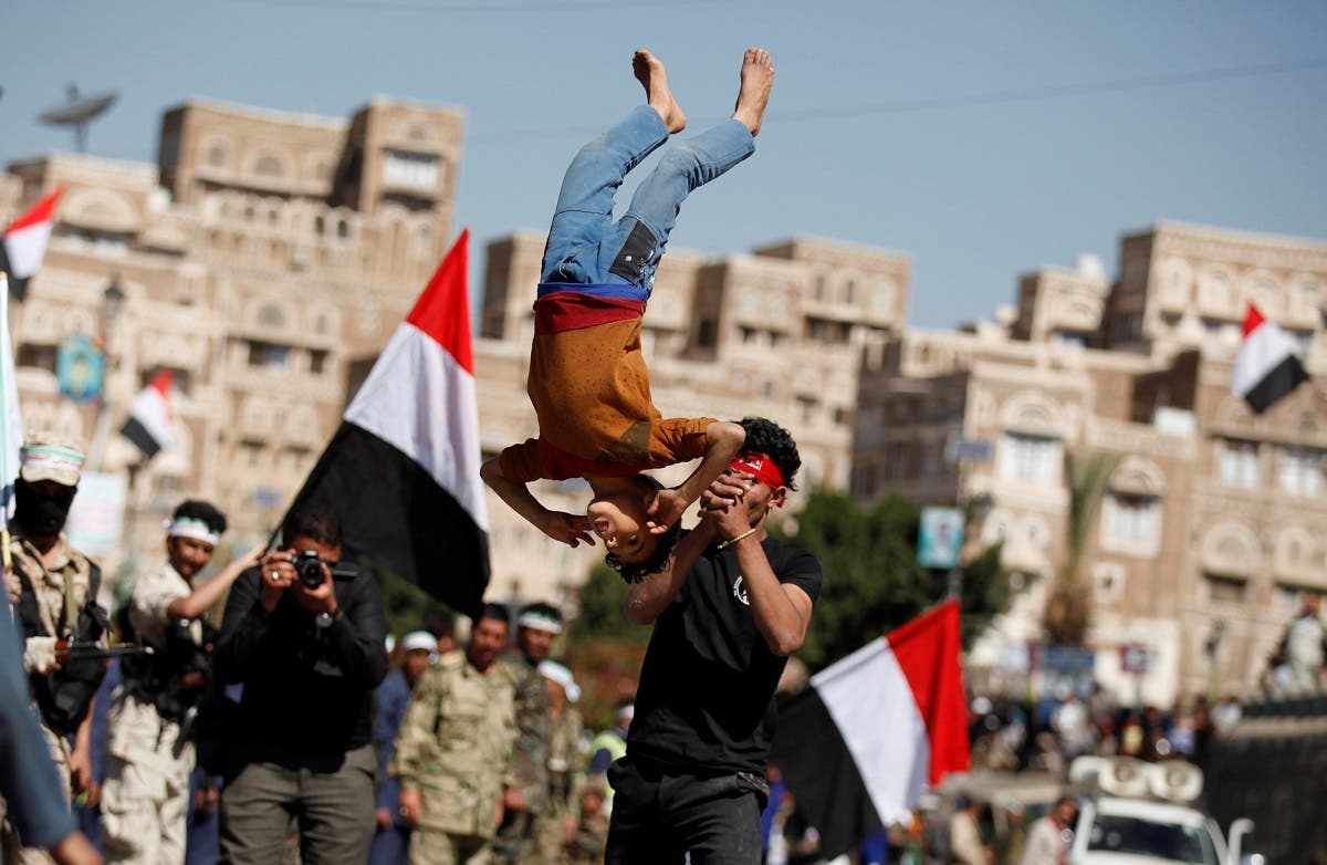 “جيش من الأطفال”.. الحوثيون جنَّدوا 10 آلاف طفل يمني في ميليشياتهم وهكذا دفعوا أهاليهم للتخلي عنهم