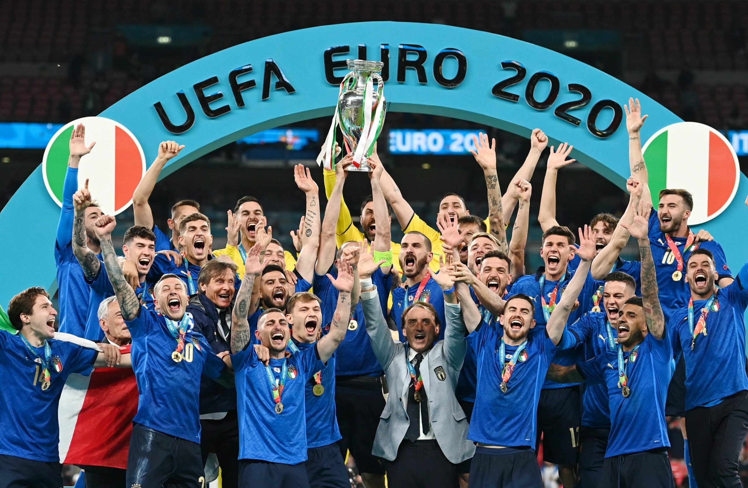 منتخب إيطاليا يتوج بكأس أوروبا للمرة الثانية (رويترز)
