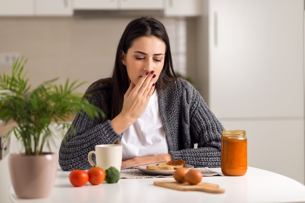 iStock/ الغثيان بسبب الجوع