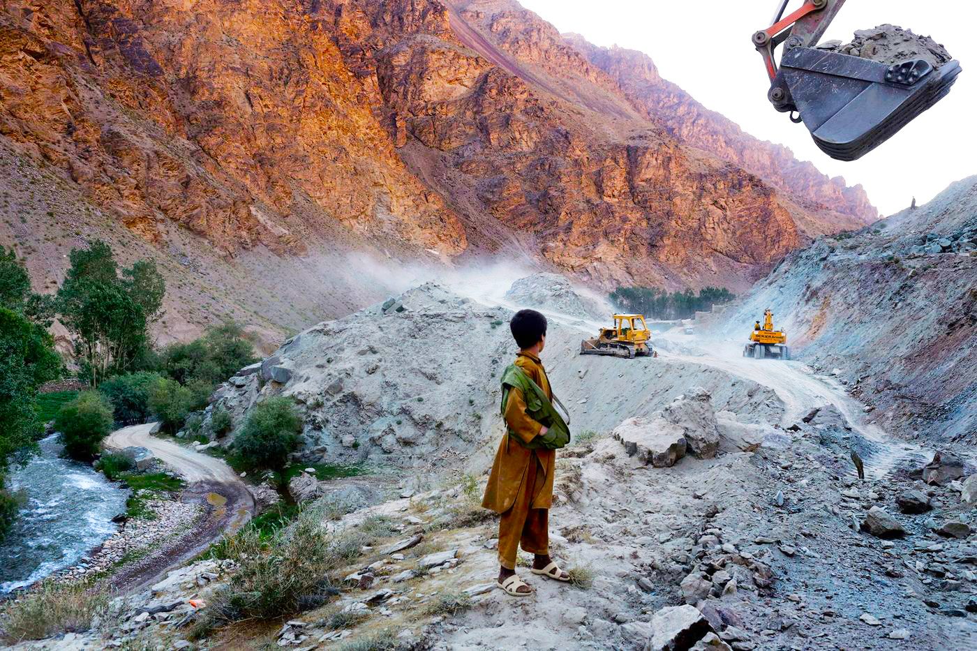 أفغانستان تعوم على كنوز من المعادن.. فكيف تسعى الصين للاستثمار فيها؟