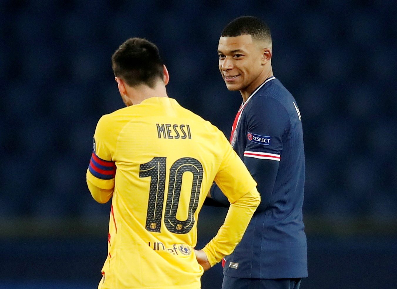 ميسي كان يحمل رقم 10 قبل رحيله عن برشلونة (رويترز)