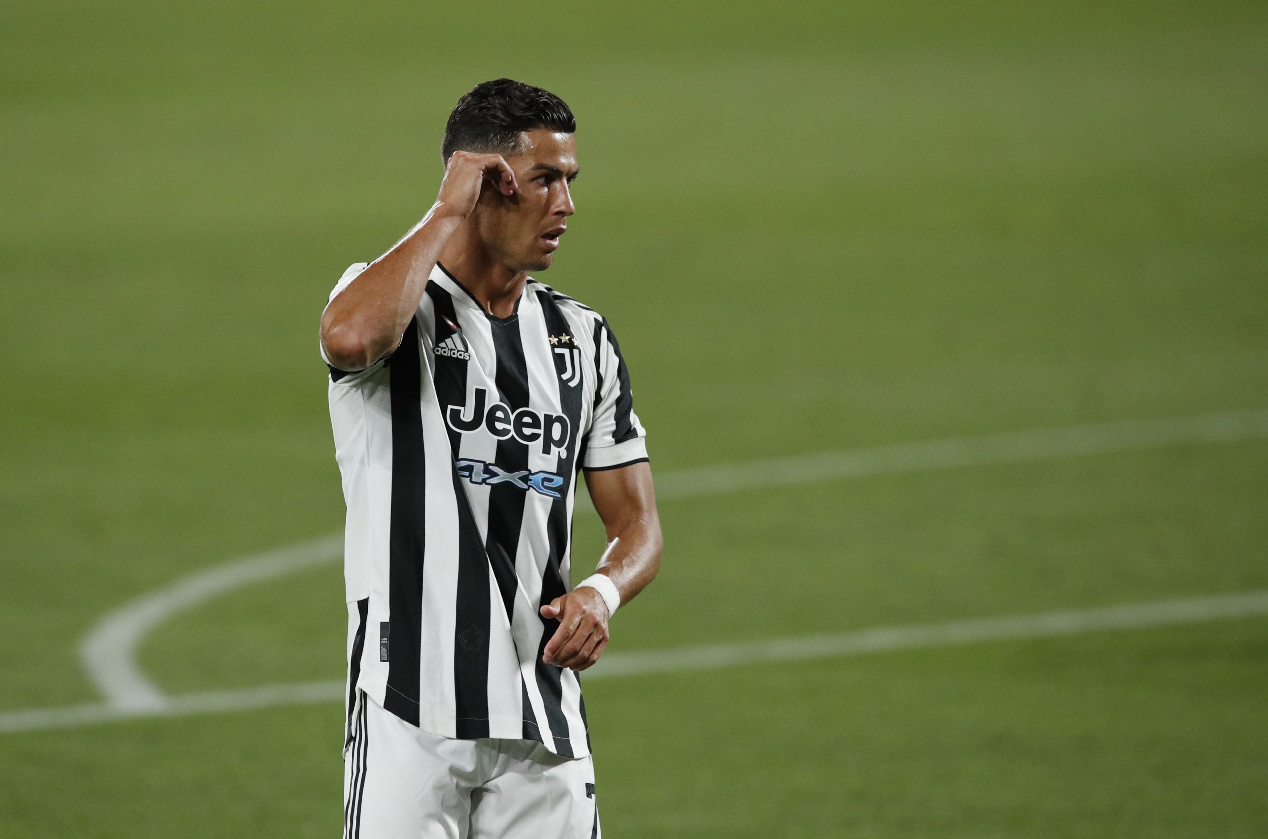 رونالدو نفى تقارير عودته لريال مدريد (رويترز)