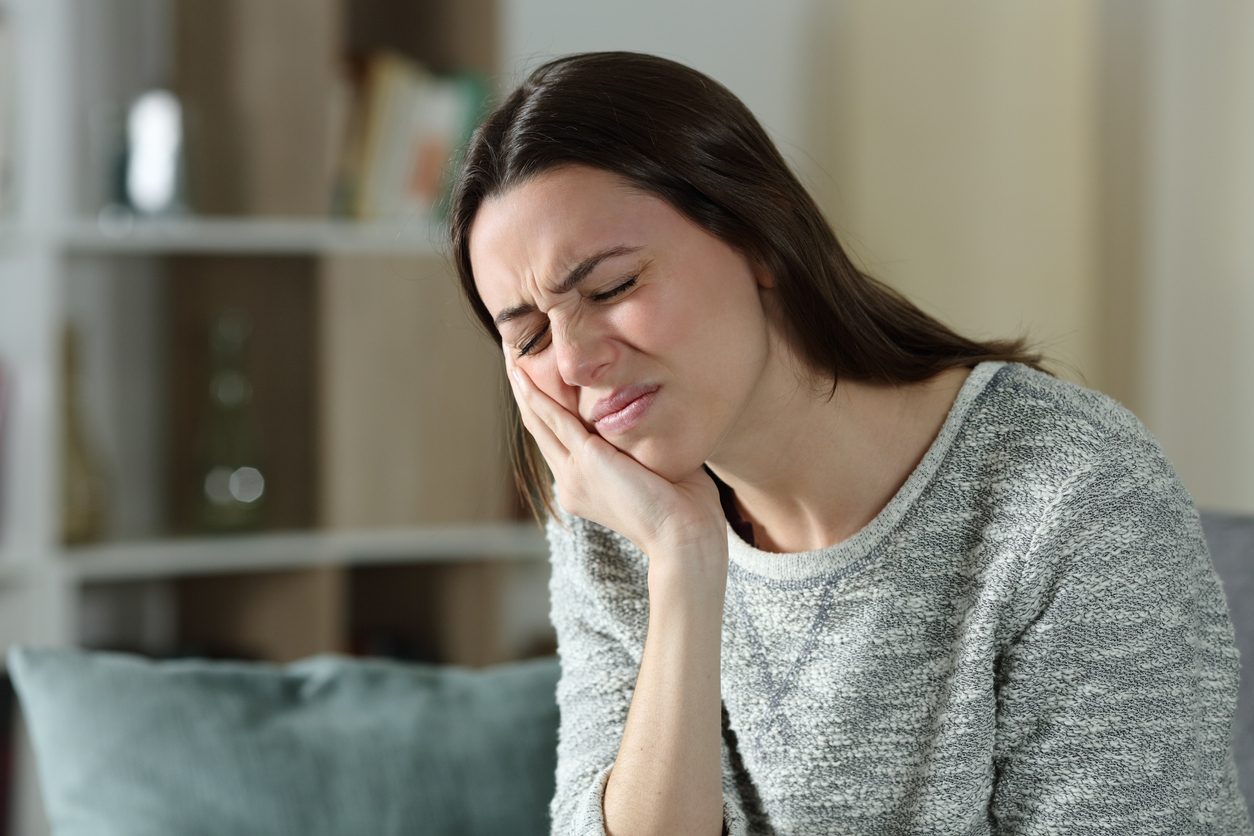 مشكلة طقطقة الفك والصدغين
