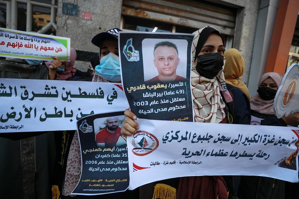 الزيارات العائلية للأسرى الفلسطينيين