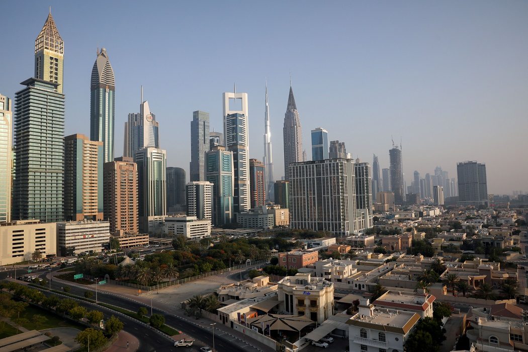 فيديو لحريق ضخم بدبي يلتهم عشرات المركبات.. النيران انتشرت في عدة معارض للسيارات