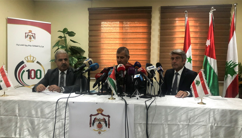 اتفاق ثلاثي يمهد لإنهاء أزمة الكهرباء في لبنان.. الأردن ينقلها إلى بيروت عبر الأراضي السورية بـ”مباركة” أمريكية