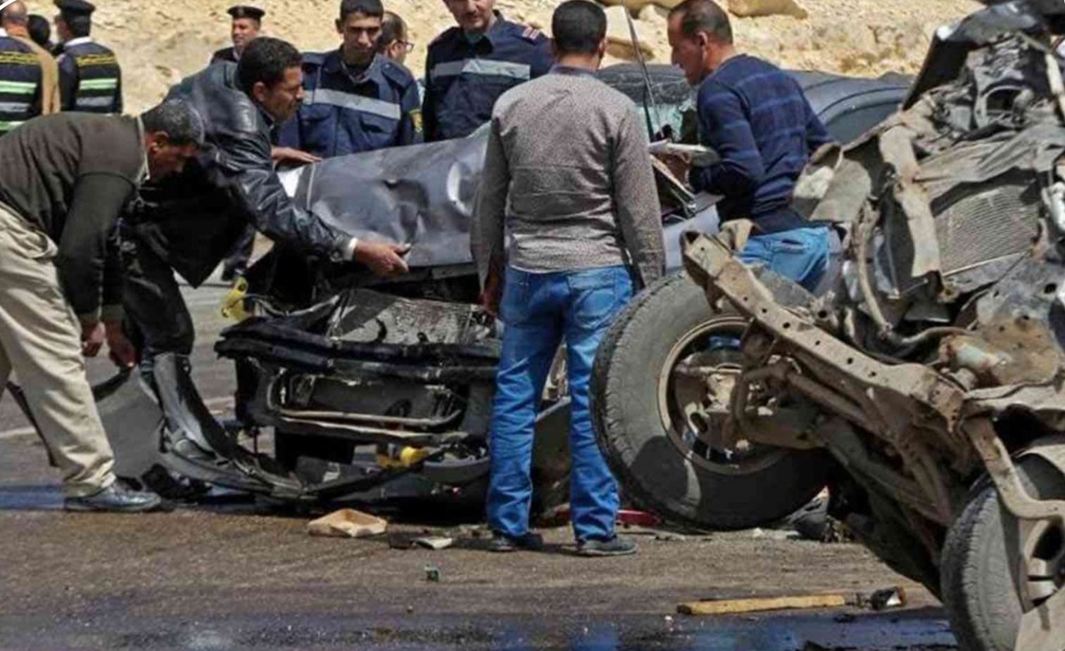مصرع 19 شخصاً في حادث مروّع بالقاهرة.. حافلة ركاب اصطدمت بشاحنة على طريق سريع (صور)