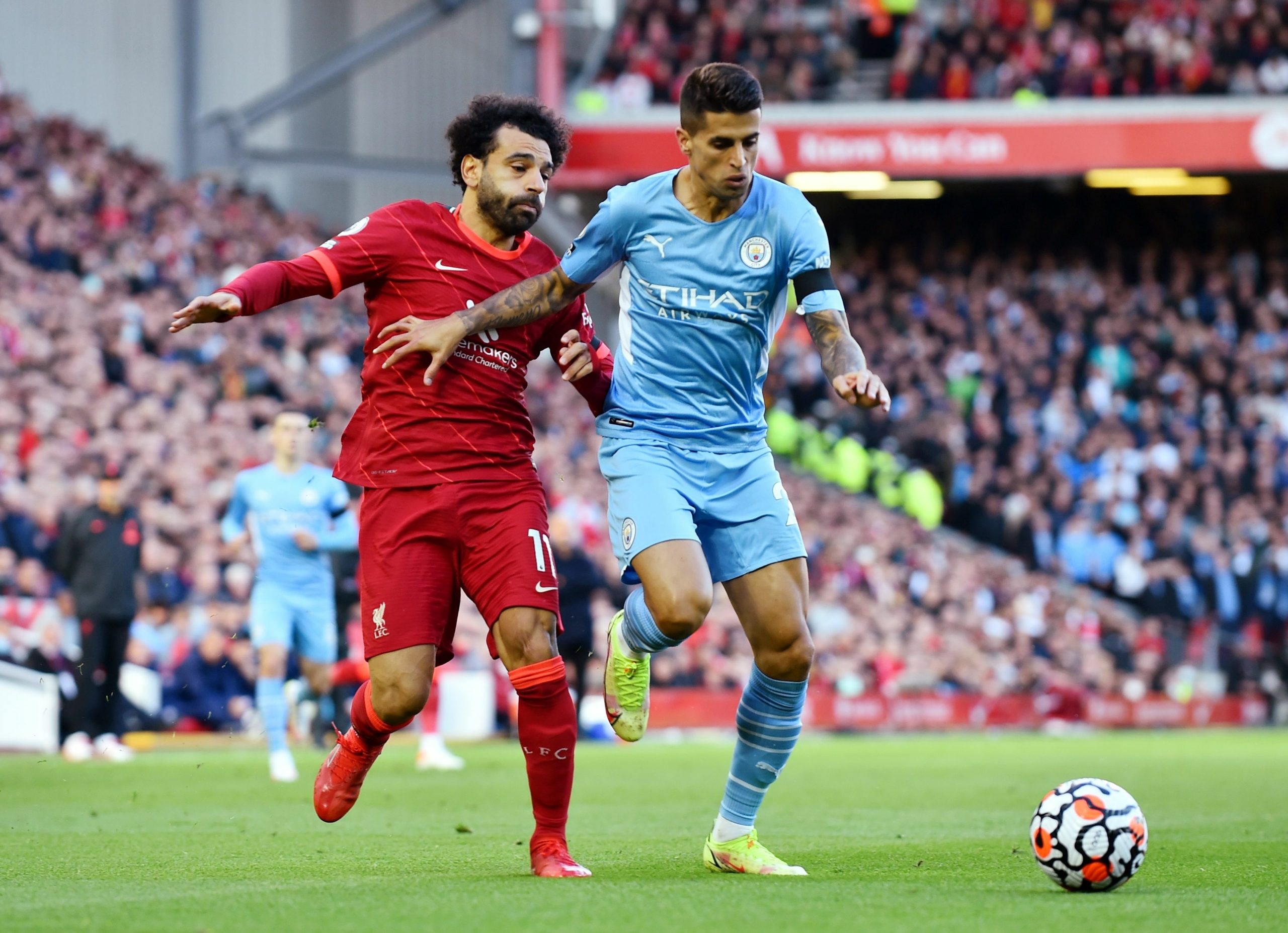 محمد صلاح سجل وصنع أمام مانشستر سيتي (رويترز)