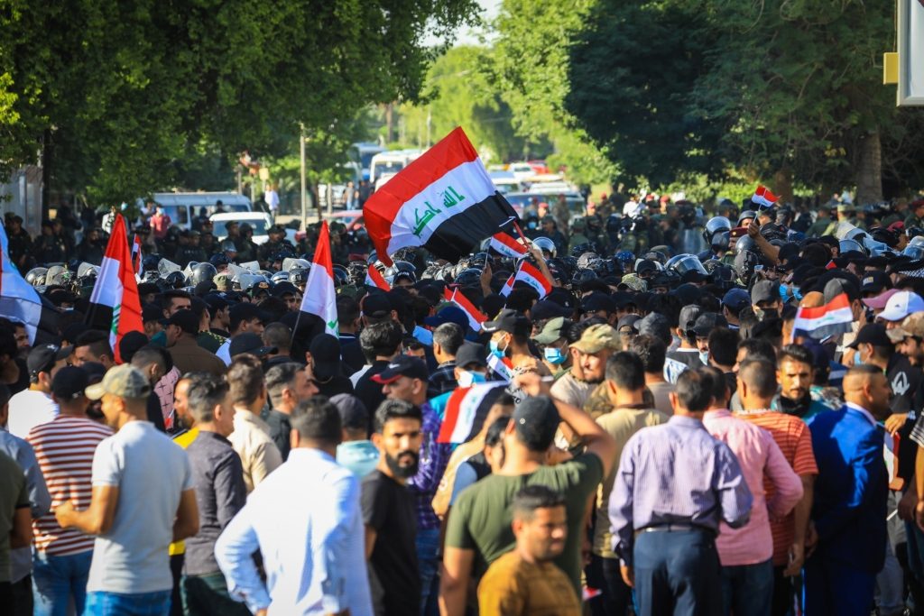نصب مئات الرافضين لنتائج الانتخابات البرلمانية العراقية خيام اعتصام أمام مداخل "المنطقة الخضراء"/ الأناضول