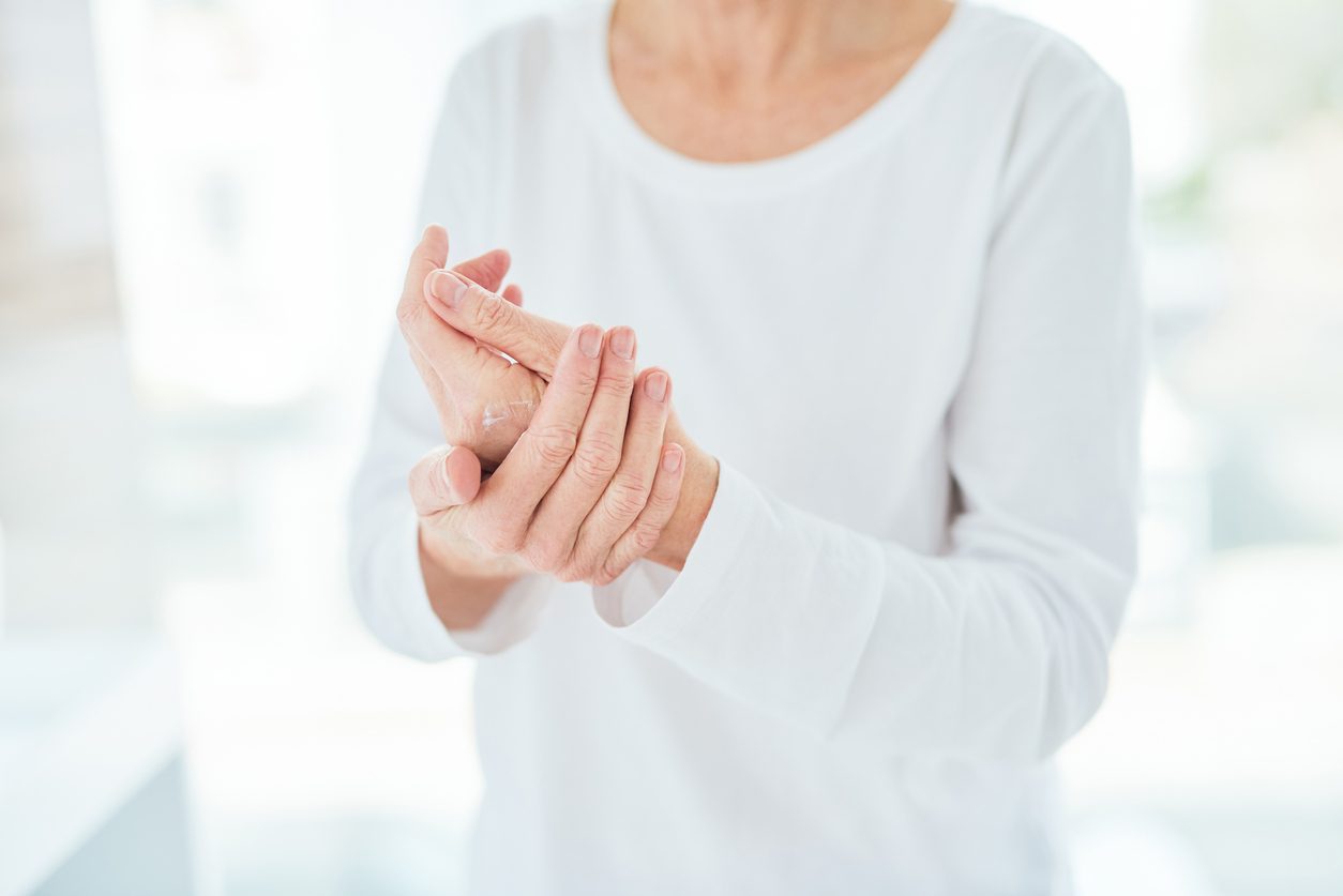 طرق الوقاية وعلاج تجاعيد اليدين