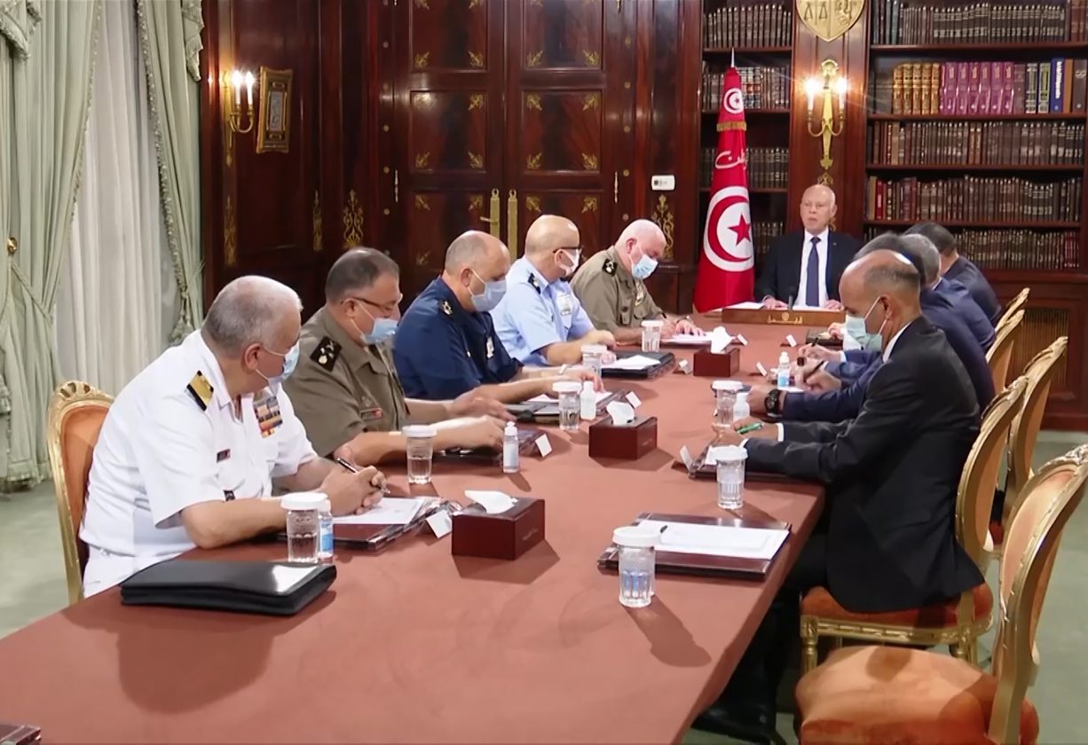 “زواج آثم بين قيس سعيد والشرطة التونسية”.. فورين بوليسي: اعتماد الرئيس على الأجهزة الأمنية لفرض سياساته يتصاعد