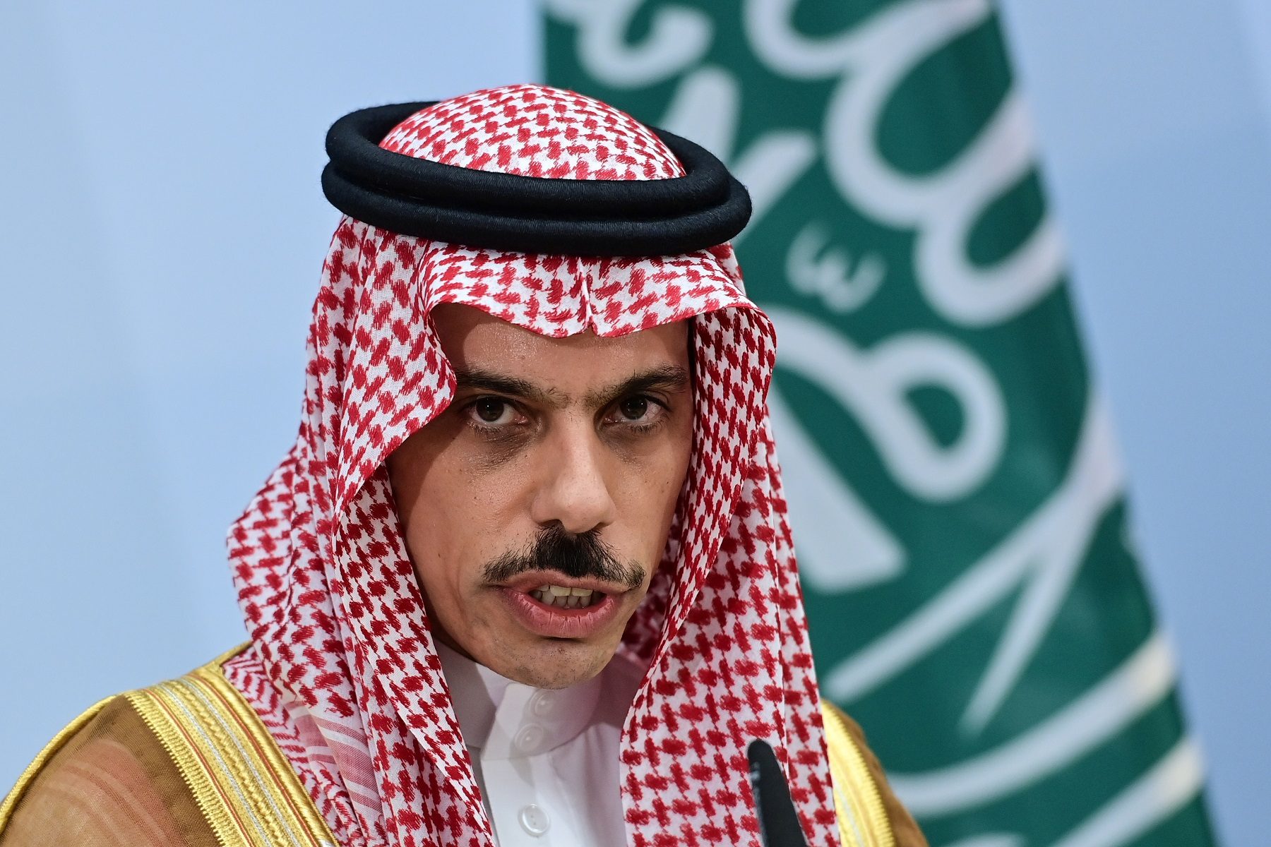 تقدم هدايا مجانية وتنازلات غير محسوبة.. لماذا على السعودية تغيير سياستها في المنطقة؟