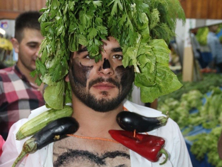 يضربون العريس ثم يضعونه في إناء به ماء مغلي.. عادات “مجنونة” للزواج في تركيا (فيديو)