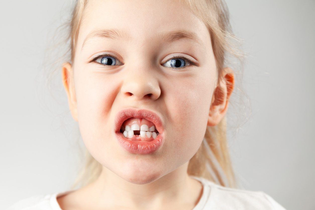 كيف تحمين أسنان طفلك بعيداً عن المعلومات الطبية الخاطئة/ Istock