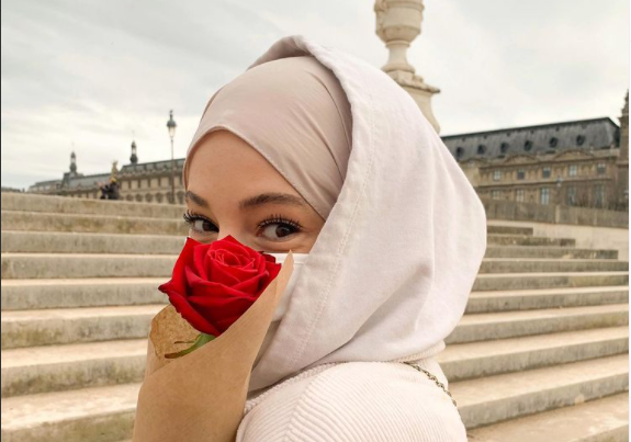 الكشف عن هوية زوجة ديمبلي المغربية.. نجمة على “تيك توك” تستعرض ملابس المحجبات (فيديو)