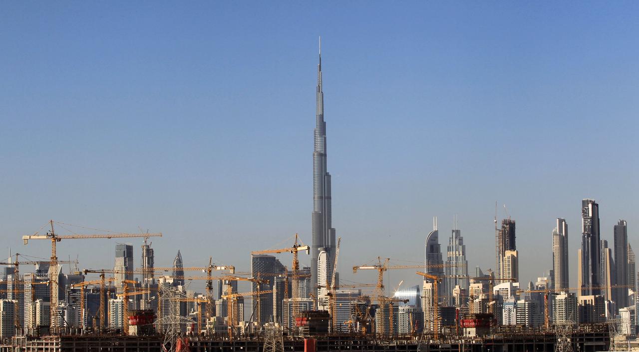 هل تتخلى دول الخليج عن عطلة الجمعة مثل الإمارات؟ إليك ما يقوله السكان عن الفكرة وجدواها الاقتصادية