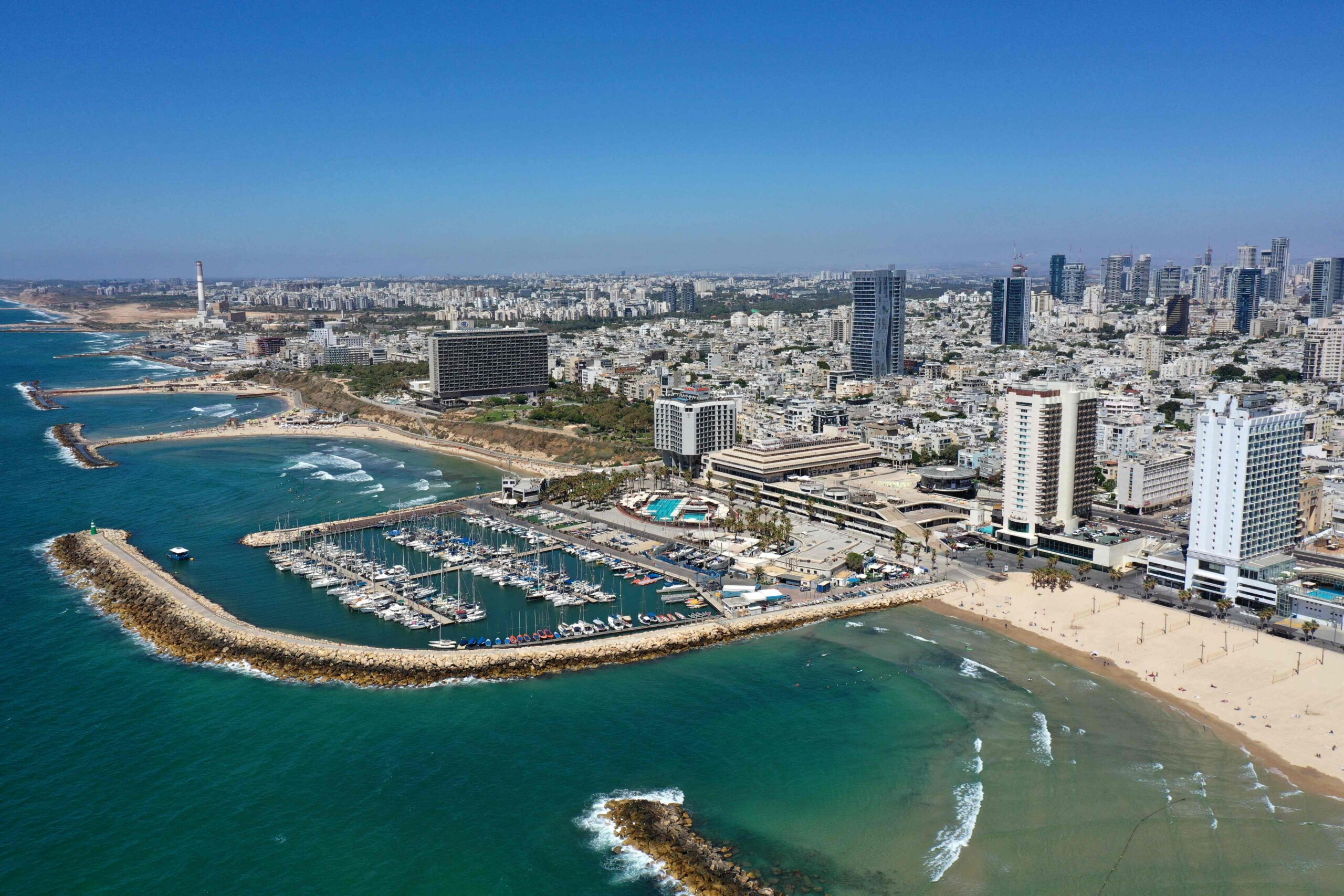 بينهم 12 ألف مصري.. بين إقامات العمل وطلبات اللجوء، كيف يعيش أبناء الجاليات العربية في إسرائيل؟