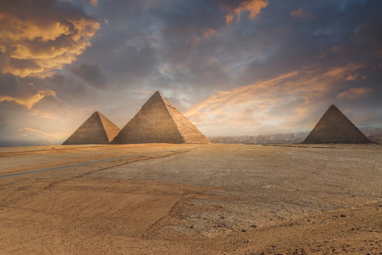 بسبب رحلات الملوك في العالم السفلي أم خوفاً من تهديدات اللصوص.. لماذا توقف الفراعنة عن بناء الأهرامات؟