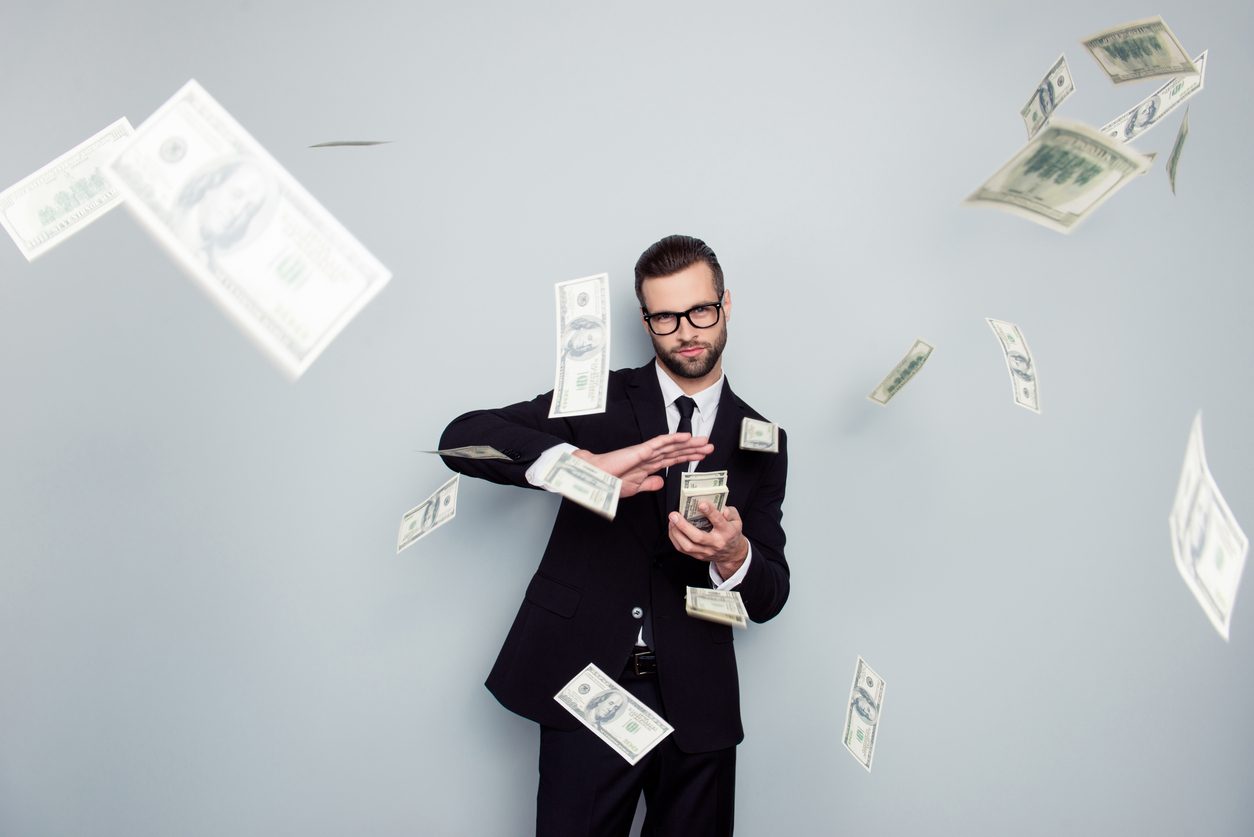 أشياء بِيعت بأسعار خيالية في 2021: تمثال للفراغ، وحقيبة “لوي فيتون” على شكل هليكوبتر، وأخرى أكثر غرابة!
