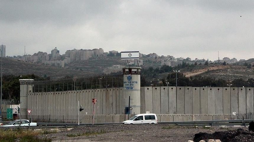 إسرائيل تبدأ العمل لمنع محاولات الهروب من سجونها.. ضخَّت الأسمنت بأرضية سجن “مجدو”