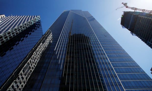 ناطحة سحاب في سان فرانسيسكو تثير قلقاً متزايداً بين السكان.. تميل سنوياً بمعدل 3 بوصات!