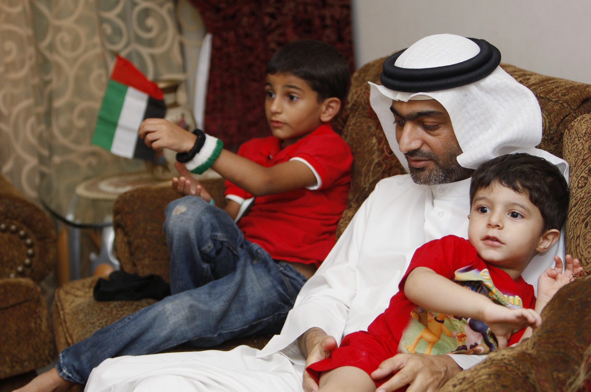 الإمارات تعاقب حقوقياً لرسالة سرَّبها من السجن..رايتس ووتش: نقلته لزنزانة أصغر وحرمته من نظاراته