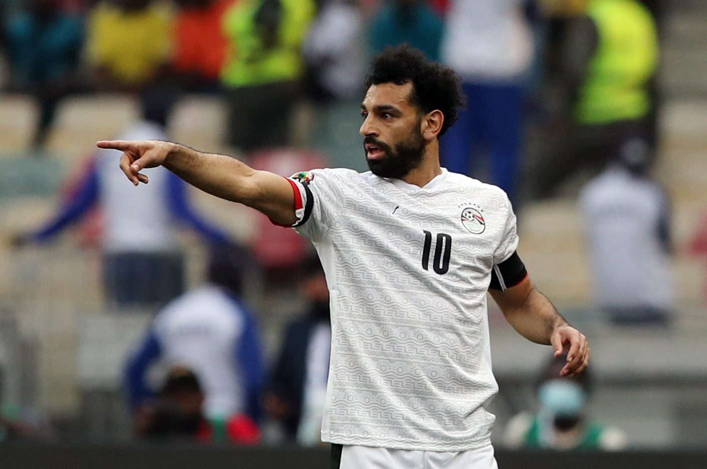 محمد صلاح يواجه ساديو ماني في نهائي كأس إفريقيا (رويترز)